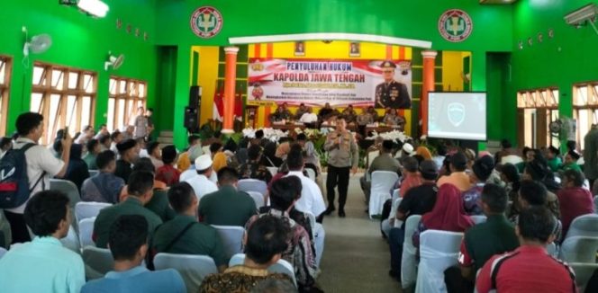 
 Kapolda Jawa Tengah Memberikan Penyuluhan Hukum Di Wilayah Kecamatan Sukolilo Kabupaten Pati