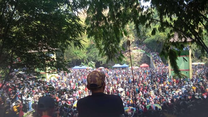 
 Melestarikan Budaya Sebaran Apem Yaa Qowwiyuu Di Jatinom Klaten.