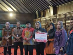 Pemkab Klaten Salurkan Bantuan Langsung Tunai DBHCHT 2024