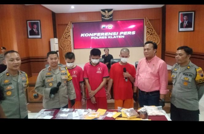 
 8 Tersangka Narkotika di Tangkap Polres Klaten, Ribuan Pil dan 48 Sabu Disita