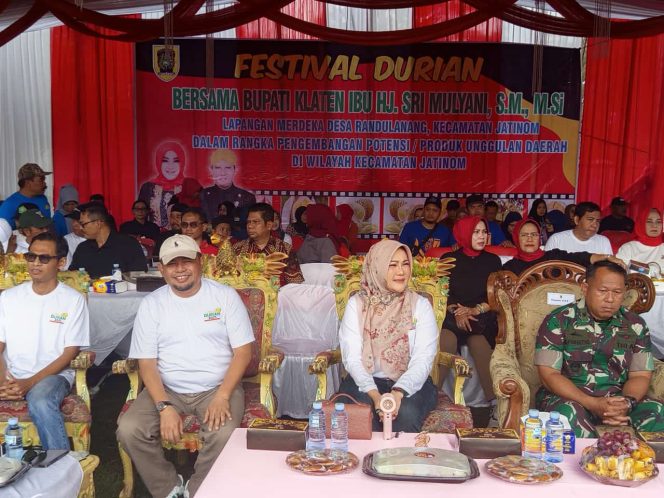 
 Festival Durian di Randu Lanang Jatinom Diserbu Warga , 5000 Paket Durian di Bagikan Secara Gratis