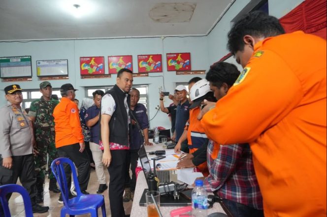 
 PLH Bupati Klaten Turun Langsung Serahkan Bantuan Korban Puting Beliung