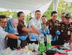 Berantas Mirasantika : Plh Bupati Klaten Bersama Kajari Musnahkan Barang Bukti Perkara Inkracht