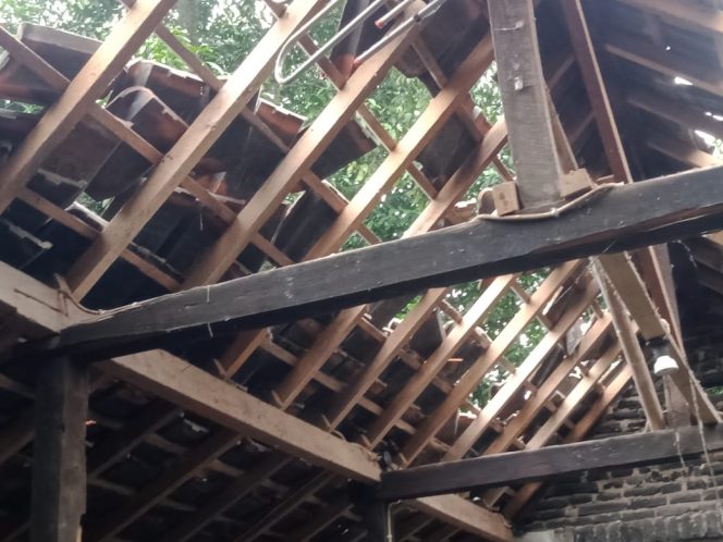 
 Petir di Siang Bolong Sambar Rumah Warga di Klaten
