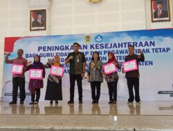 Jelang Lebaran 1.500 Guru Tidak Tetap di Klaten Terima Uang Kesejahteraan