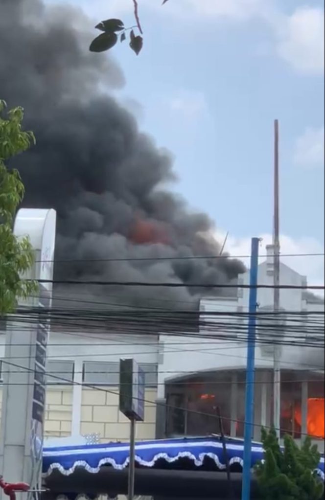 
 Kantor Bank Jateng Cabang Klaten, di Lalap si Jago Merah