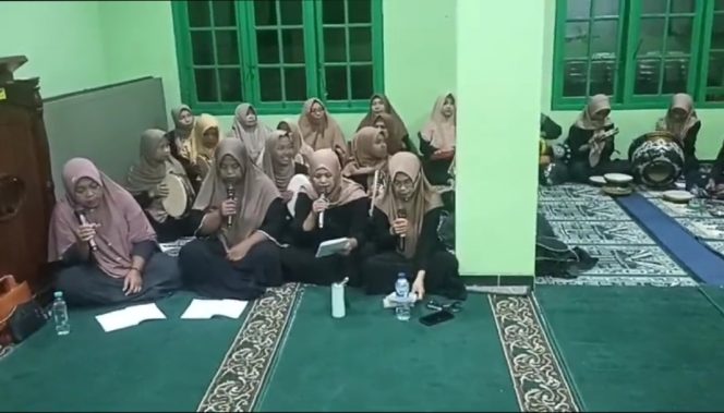 
 Meriahkan Malam Selikuran, Group Hadroh Al Muawwanah Tampil Perdana Kompak Dan Energik
