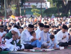 Ribuan Warga Antusias Ikuti Salat Idul Fitri di Alun-alun Klaten