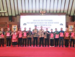 Bupati Klaten Serahkan Pagu Bantuan Keuangan Khusus, Wujud Empati Kepada Pemerintah Desa  TA 2025