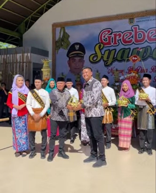 
 Ribuan Warga Tumpah Ruah, Meriahkan Grebek Syawal Bukit Sidoguro