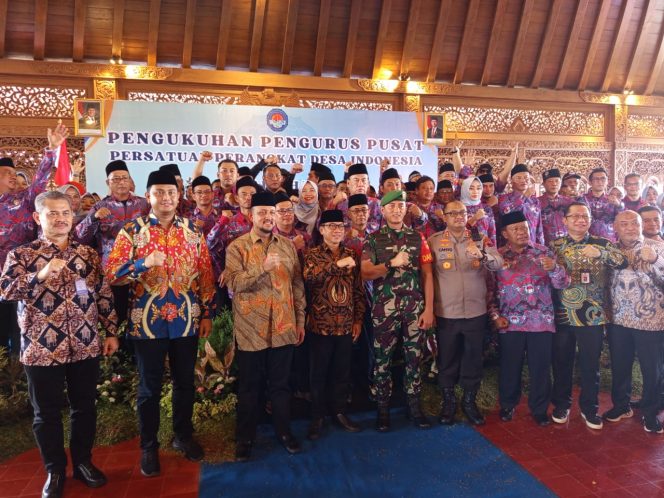 
 Menteri Desa Kukuhkan PPDI Pusat, Siap Berjuang Berikan Kejelasan Status Kepegawaian Perangkat Desa