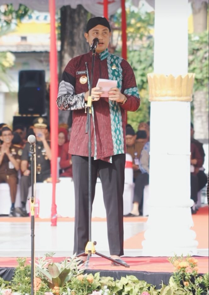 
 Bupati Hamenang Wajar Ismoyo Pimpin Upacara Peringatan Hardiknas Tingkat Kabupaten Klaten