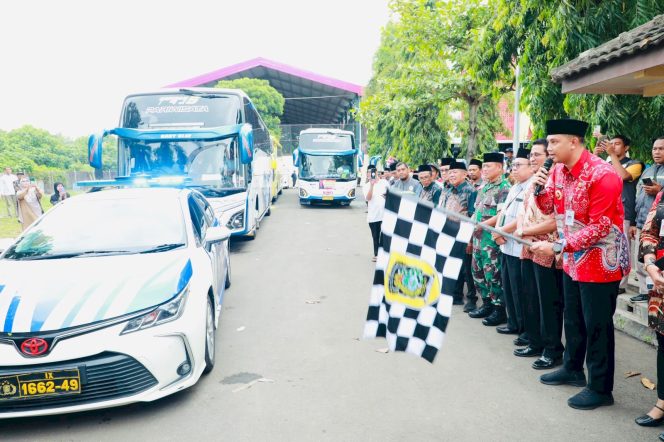 
 Bupati Klaten Melepas Secara Langsung Keberangkatan Jamaah Calon Haji Kloter 76