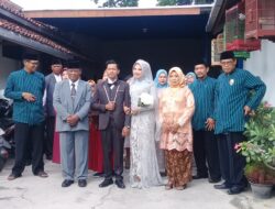 15 Andong Hias Meriahkan Acara Boyong Temanten di Desa Karang