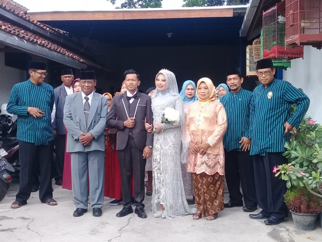 
 15 Andong Hias Meriahkan Acara Boyong Temanten di Desa Karang