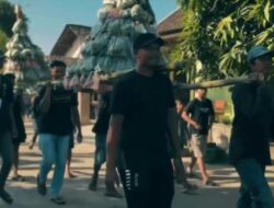 Semarak Kirab Gunungan Hasil Bumi dan Pertunjukan Wayang Kulit Bersih Dusun Desa Jelobo