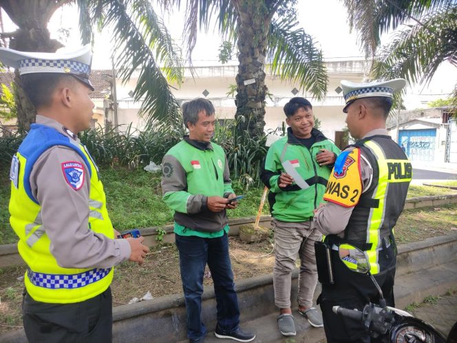 
 Satlantas Polres Klaten Sasar Pengemudi Ojek Online Laksanakan Sosialisasi Operasi Patuh Candi 2025