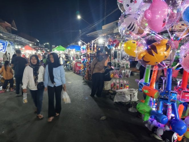 
 Dongkrak Ekonomi UMKM, Camat Jatinom Agus Sunyata Gelar Carfree Night : Semarak Perayaan Sebaran Apem Yaa Qowwiyuu 2025