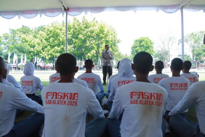 
 Kapolres Klaten Berikan Semangat Dan Motivasi Kepada Paskibraka 2025 Jelang HUT RI ke-80