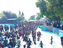 Umbul Pelem Sebar Uang Dan Kaos : Rayakan HUT Ke – 80 Tahun Indonesia Merdeka