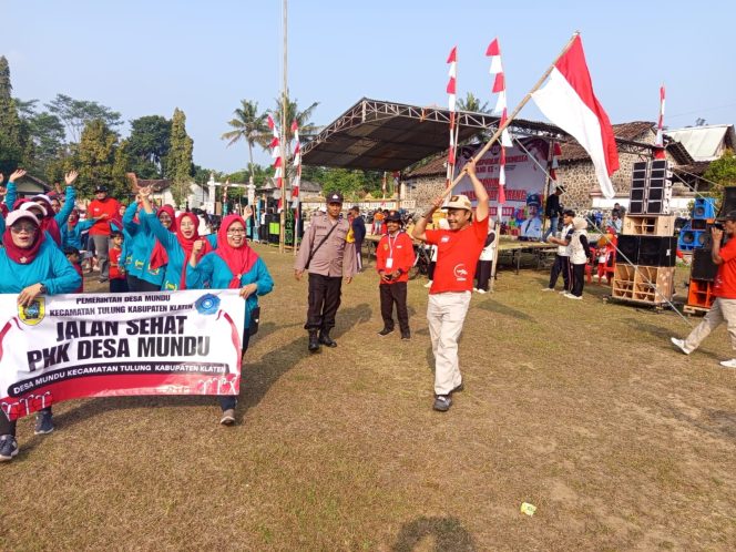 
 Semarak HUT RI Ke 80 : Desa Mundu Gelar Senam Serta Jalan Sehat, Warga Panen Hadiah Dan Panen Doorprize
