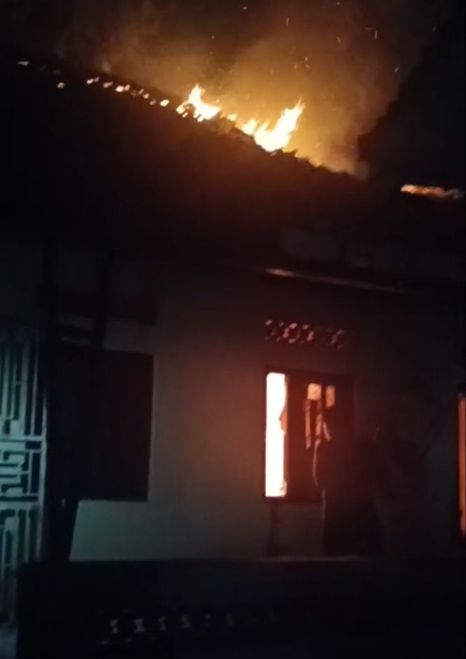 
 Diduga Arus Pendek, Bagian Belakang Kantor Kecamatan Delanggu Terbakar