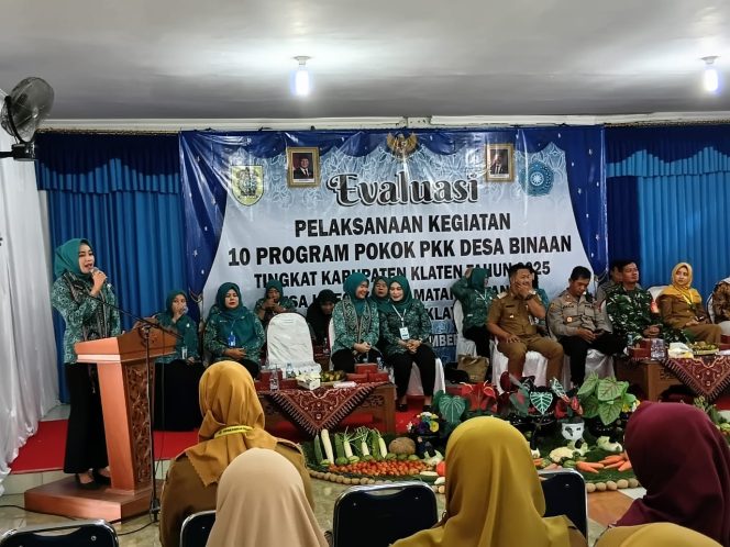 Tim Penilaian Kabupaten Evaluasi 10 Program Pokok PKK di Desa Krecek Delanggu