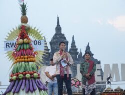 Semarak Festival Candi Kembar ke-6, Delapan Gunungan Hasil Bumi Jadi Simbol Guyub Masyarakat Usung Pariwisata dan Budaya