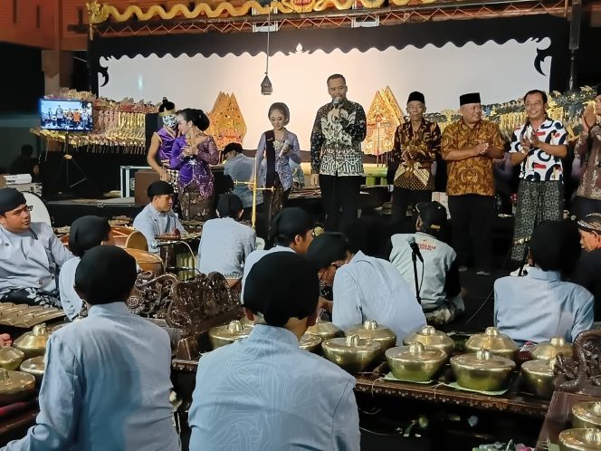 
 Wabup Klaten Hadiri Wayangan Bersih Desa dan Pelantikan Karang Taruna di Sekaran, Wonosari