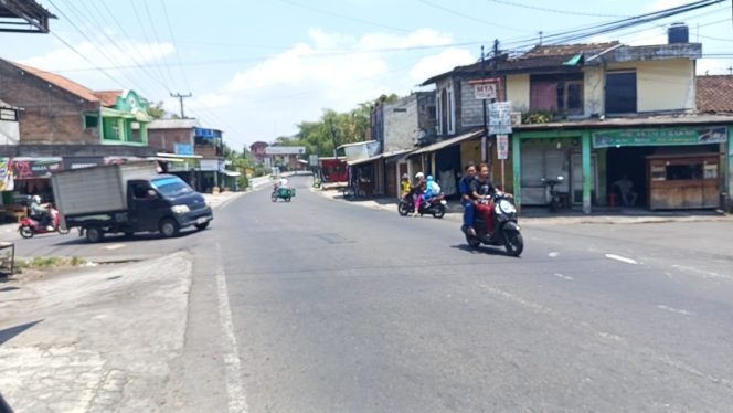 
 Jalan Perempatan Pasar Selo Gringging Kecamatan Tulung Rawan Kecelakaan, Perlu Lampu Bangjo