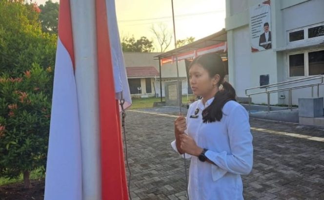 Tumbuhkan Semangat Nasionalisme: Pegawai Bapas Klaten Turut Andil Dalam Pengibaran Bendera