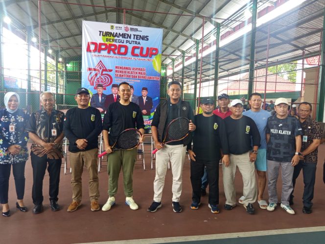 HUT Ke – 75 : DPRD KLATEN Gelar Turnamen Tenis Beregu Putra 14 Klub Unjuk Kebolehan