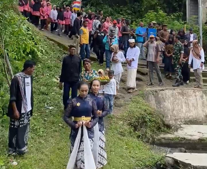 Prosesi tradisi Dawetan Umbul Mranggen