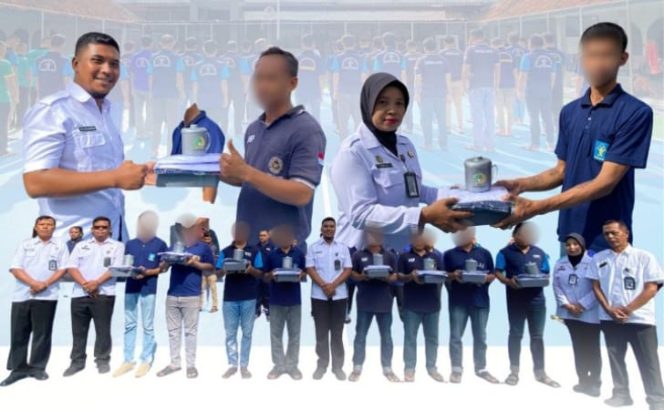 
 Lapas Klaten Gelar Apel Tamping Dan Distribusi Kaos Serta Alat Makan Bagi Warga Binaan