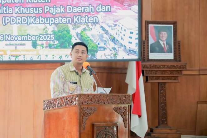 
 Bupati Klaten Sampaikan Pandangan Dalam Rapat Bersama DPRD Klaten Tentang PDRD