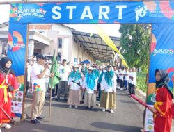 Peringati Milad Muhammadiyah ke 113, PCM Karanganom Gelar Jalan Sehat