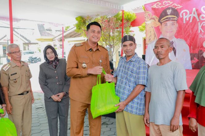 
 Bupati Klaten Gelar Pasar Murah di Kecamatan Trucuk : Jaga Stabilitas Harga Pasar 