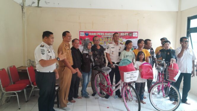 
 5 Media Bersatu Dalam WLKB, Bersinergi Dengan Lapas Klaten Gelar Bakti Sosial di Rusunawa: Peringati HPN Dengan Jembatan Kebaikan