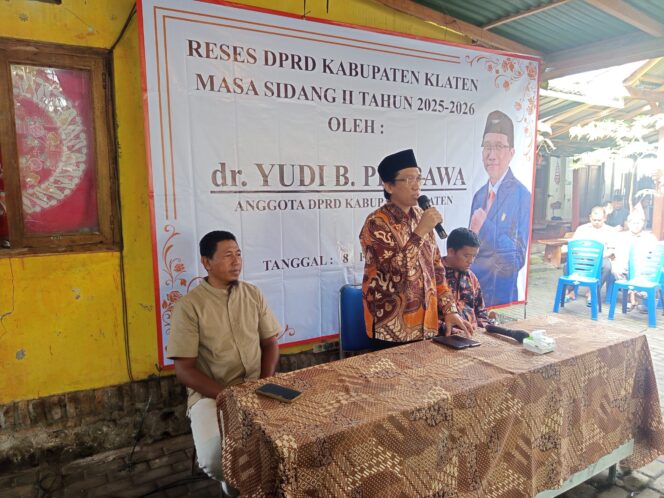 
 Reses Dr. Yudi B.Prabawa : Kabel Internet Semrawut Pemasangan Tiang Listrik Yang Tidak Sesuai Harus Ditertibkan, Jangan Sampai Masyarakat Dirugikan